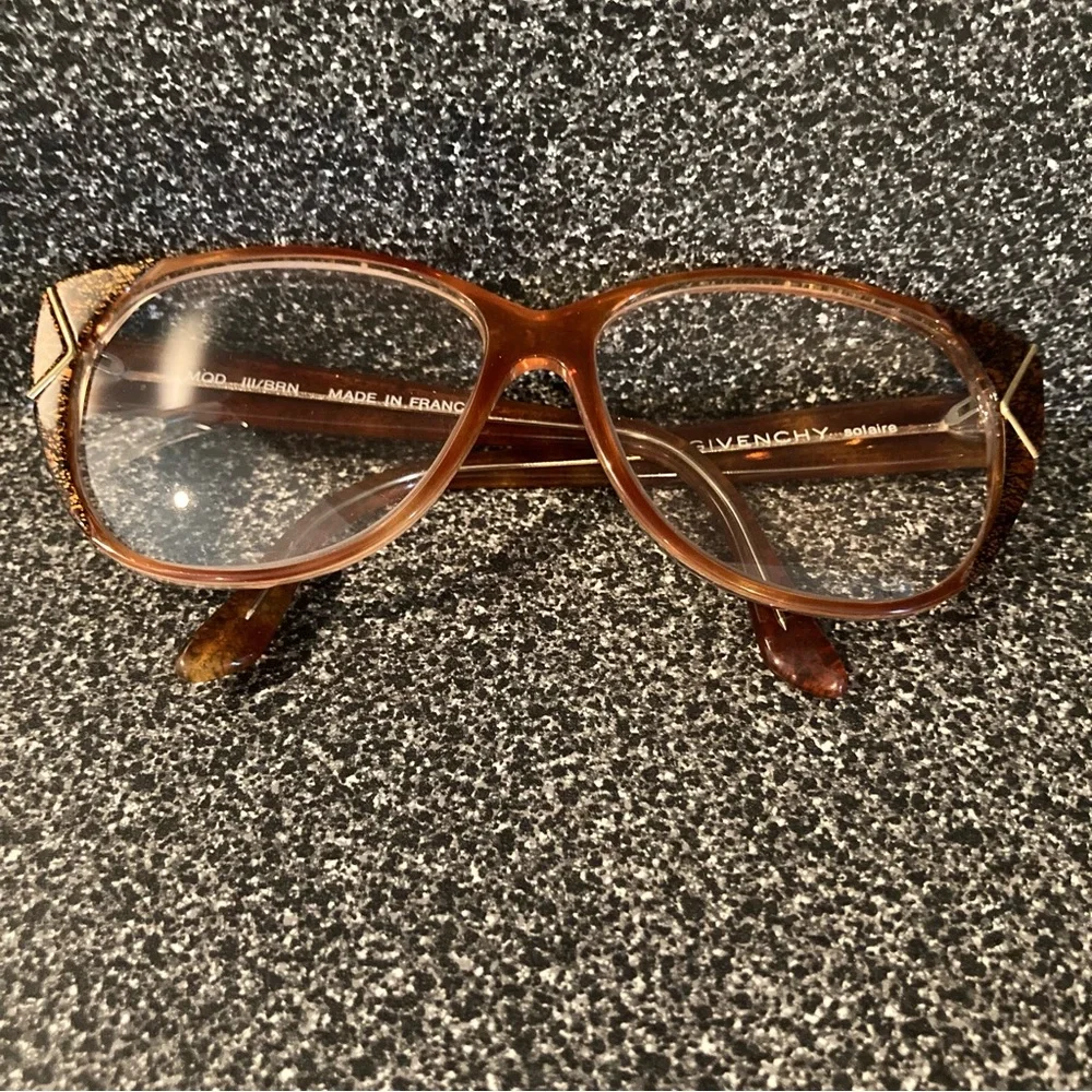 Vintage Givenchy solaire mod 111/BRN oversized glasses; made in France. W/Case.